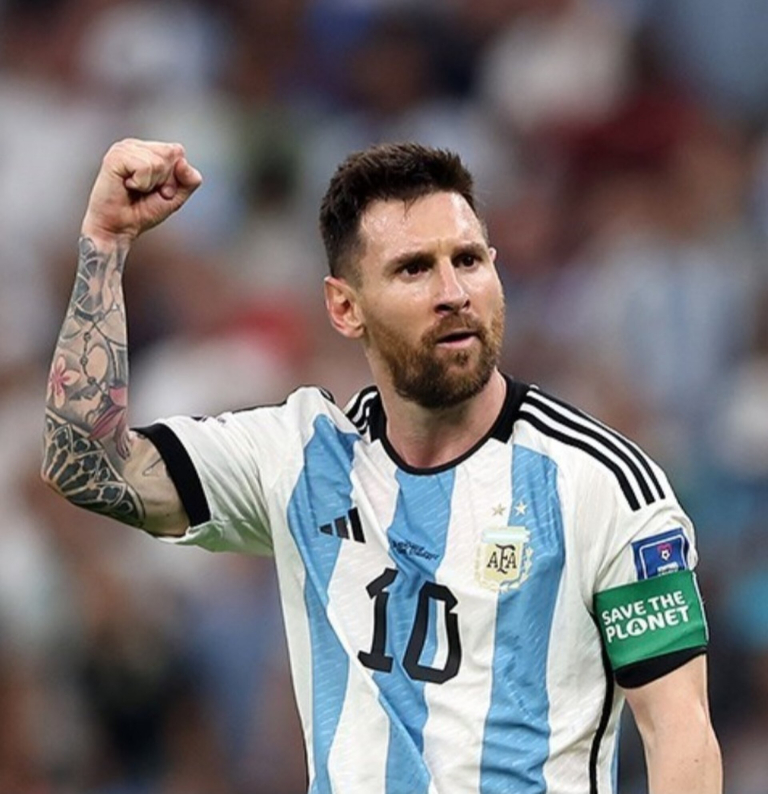 Lionel Messi de cumpleaños y de nuevo candidato al Balón de Oro
